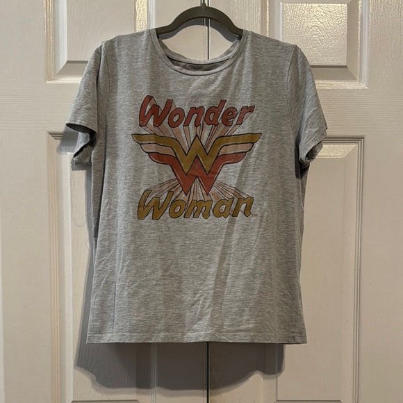 Wonder Woman Logo Tee - Light Gray - Picture 1 of 3